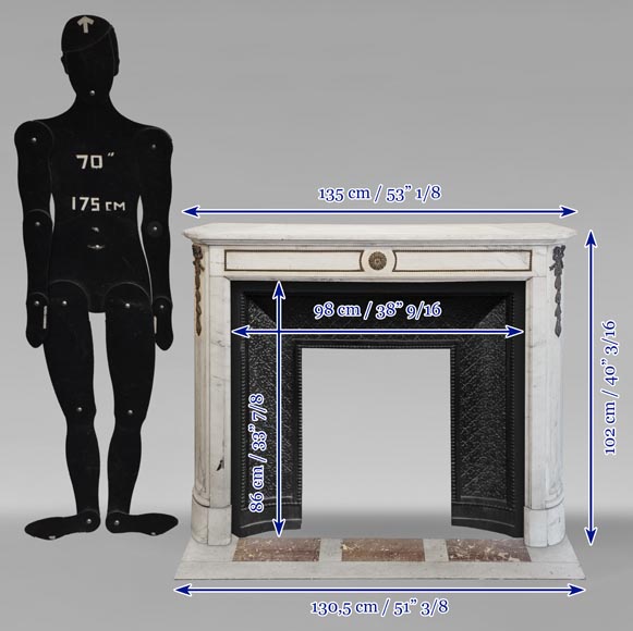 Cheminée de style Louis XVI à coins arrondis en marbre statuaire décorée de bronze Cheminée de style Louis XVI à coins arrondis en marbre statuaire décorée de bronze-10