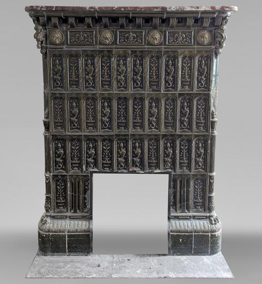 Grand poêle de style Napoléon III en faïence verte décoré de salamandres Grand poêle de style Napoléon III en faïence verte décoré de salamandres-0