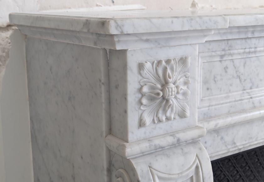 Cheminée de style Louis XVI en marbre de Carrare ornée d'un tournesol Cheminée de style Louis XVI en marbre de Carrare ornée d'un tournesol-3