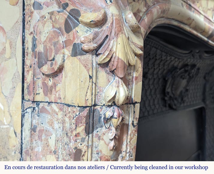 Cheminée de style Louis XV en brèche d'Alep Cheminée de style Louis XV en brèche d'Alep-7