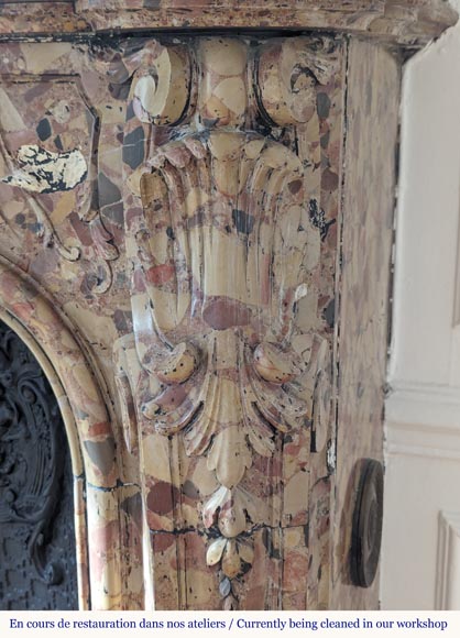 Cheminée de style Louis XV en brèche d'Alep Cheminée de style Louis XV en brèche d'Alep-11