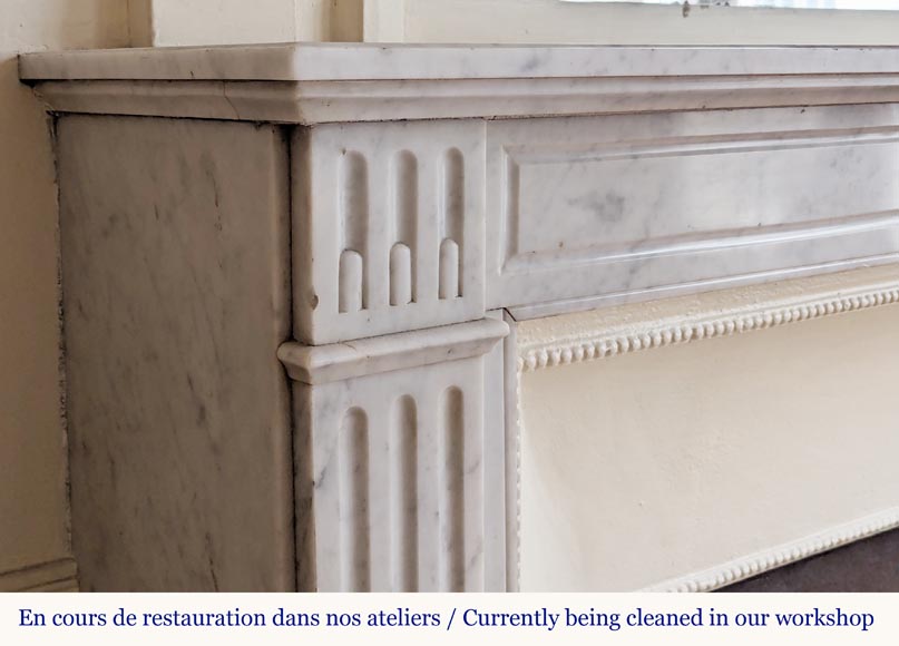 Cheminée de style Louis XVI en marbre de Carrare ornée d'une fleur de tournesol Cheminée de style Louis XVI en marbre de Carrare ornée d'une fleur de tournesol-3