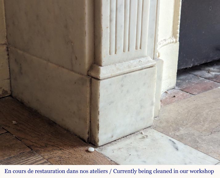 Cheminée de style Louis XVI en marbre de Carrare ornée d'une fleur de tournesol Cheminée de style Louis XVI en marbre de Carrare ornée d'une fleur de tournesol-4