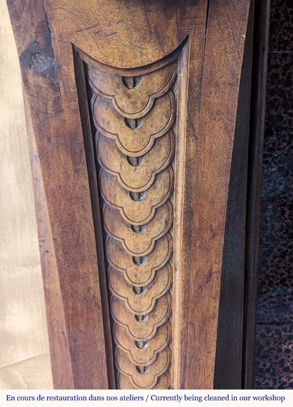 Cheminée de style Neo Renaissance sculptée en bois de noyer ornée de muffles et de pattes de lion Cheminée de style Neo Renaissance sculptée en bois de noyer ornée de muffles et de pattes de lion-7