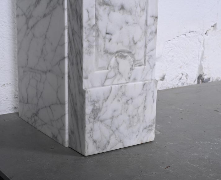 Cheminée d'époque Louis XVI ornée d'une guirlande sculptée en marbre de Carrare veiné ancien Cheminée d'époque Louis XVI ornée d'une guirlande sculptée en marbre de Carrare veiné ancien-8