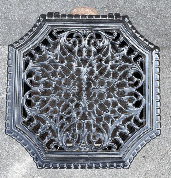 GODIN, poêle en fonte au décor de fleurs Art Nouveau, XIXe-XXe siècle GODIN, poêle en fonte au décor de fleurs Art Nouveau, XIXe-XXe siècle-4