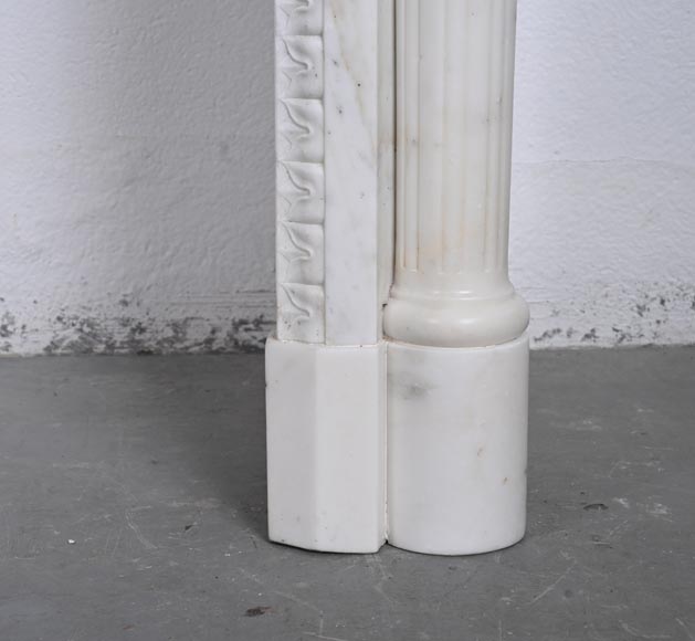 Cheminée de style Louis XVI à demi-colonnes en marbre de Carrare Cheminée de style Louis XVI à demi-colonnes en marbre de Carrare-11