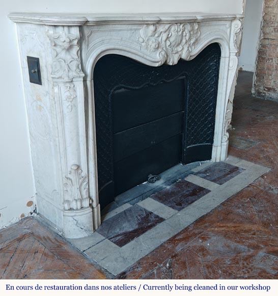 Cheminée de style Louis XV en marbre de Carrare richement sculptée Cheminée de style Louis XV en marbre de Carrare richement sculptée-4