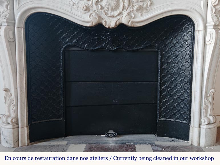 Cheminée de style Louis XV en marbre de Carrare richement sculptée Cheminée de style Louis XV en marbre de Carrare richement sculptée-11