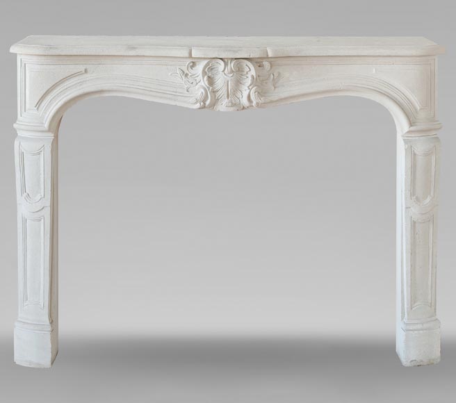 Cheminée de style Louis XV en pierre décorée d'une palmette Cheminée de style Louis XV en pierre décorée d'une palmette-0