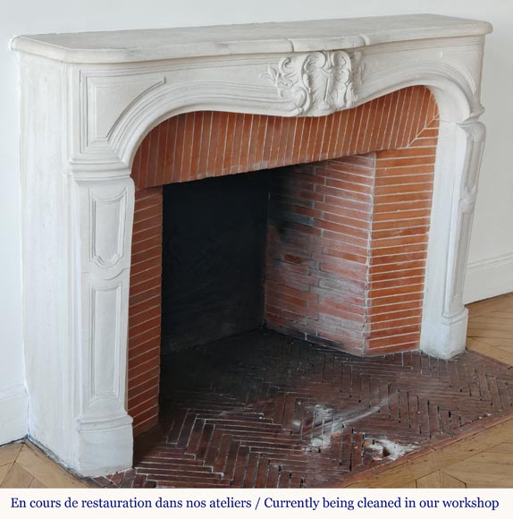 Cheminée de style Louis XV en pierre décorée d'une palmette Cheminée de style Louis XV en pierre décorée d'une palmette-3
