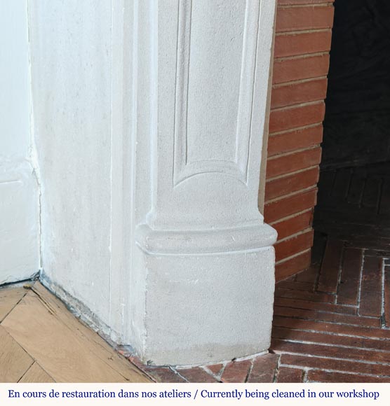 Cheminée de style Louis XV en pierre décorée d'une palmette Cheminée de style Louis XV en pierre décorée d'une palmette-5