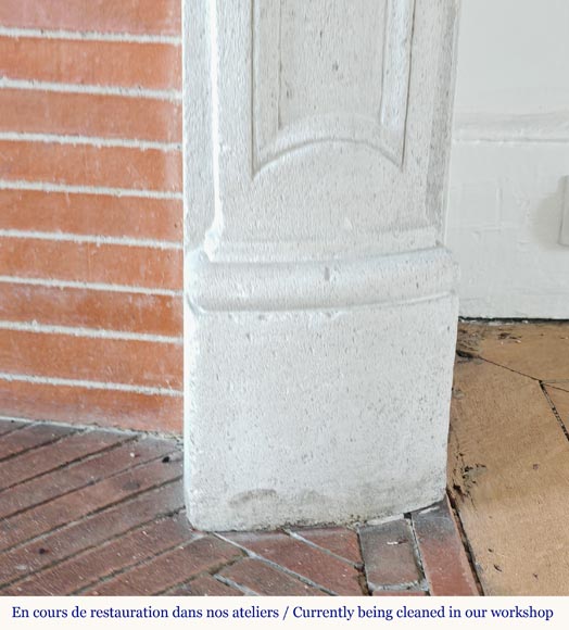 Cheminée de style Louis XV en pierre décorée d'une palmette Cheminée de style Louis XV en pierre décorée d'une palmette-8