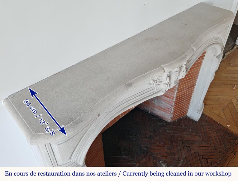 Cheminée de style Louis XV en pierre décorée d'une palmette Cheminée de style Louis XV en pierre décorée d'une palmette-9