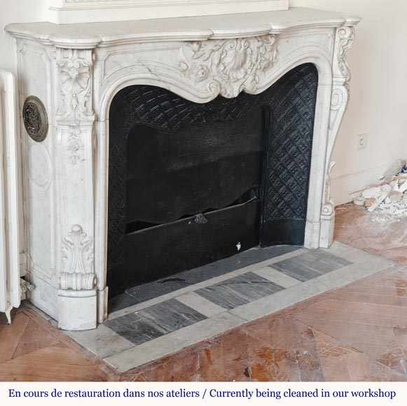 Cheminée de style Louis XV en marbre de Carrare très sculptée Cheminée de style Louis XV en marbre de Carrare très sculptée-3