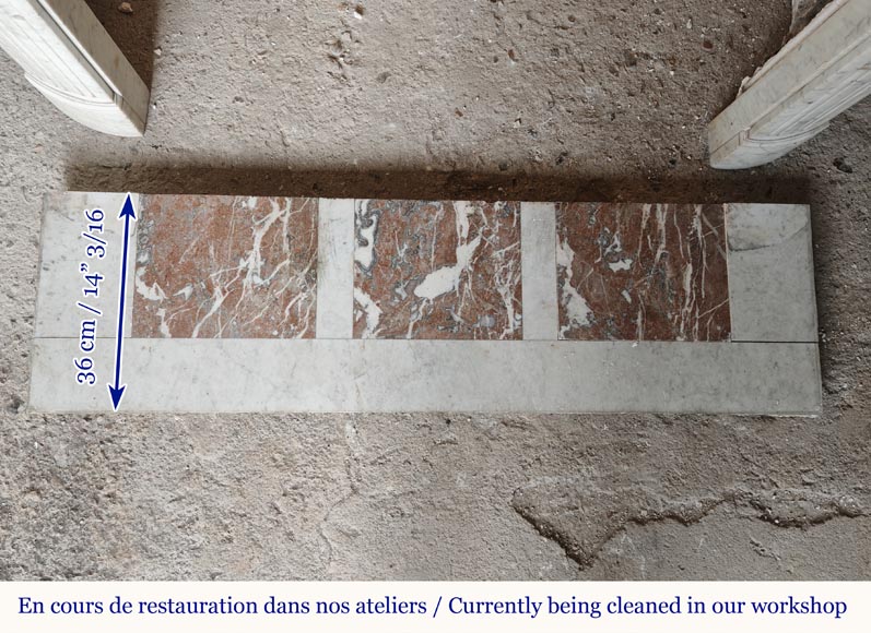 Cheminée de style Louis XVI en marbre de Carrare veiné aux pieds cannelés Cheminée de style Louis XVI en marbre de Carrare veiné aux pieds cannelés-7