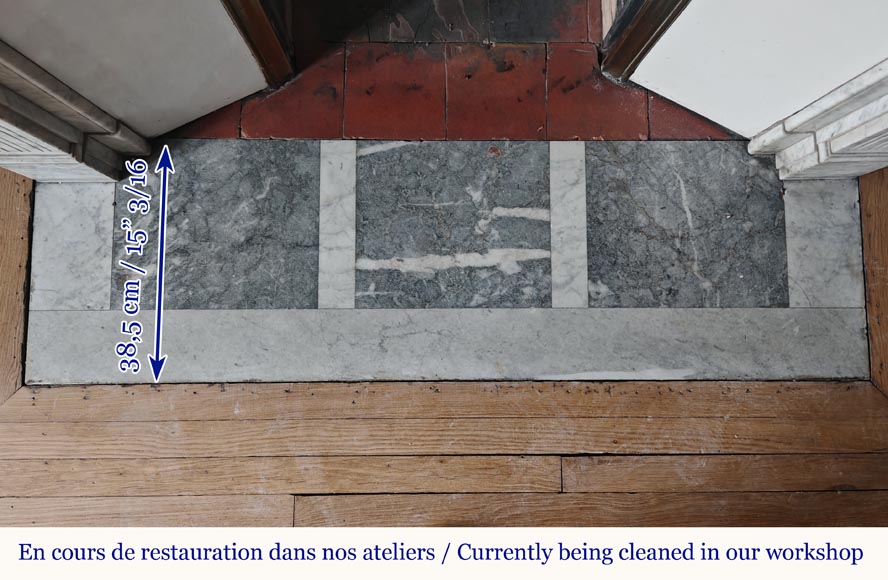 Cheminée de style Louis XVI moulurée en marbre de Carrare veiné Cheminée de style Louis XVI moulurée en marbre de Carrare veiné-8