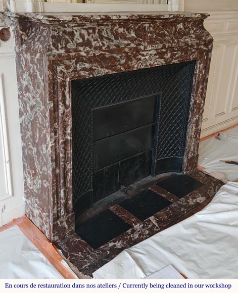 Cheminée de style Louis XIV à acrotère en marbre Rouge du Nord Cheminée de style Louis XIV à acrotère en marbre Rouge du Nord-2