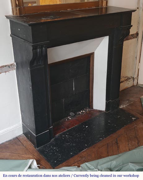 Cheminée de style Napoléon III à modillon sculptée en marbre noir Cheminée de style Napoléon III à modillon sculptée en marbre noir-2