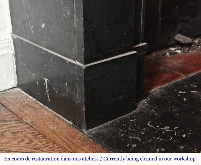 Cheminée de style Napoléon III à modillon sculptée en marbre noir Cheminée de style Napoléon III à modillon sculptée en marbre noir-4