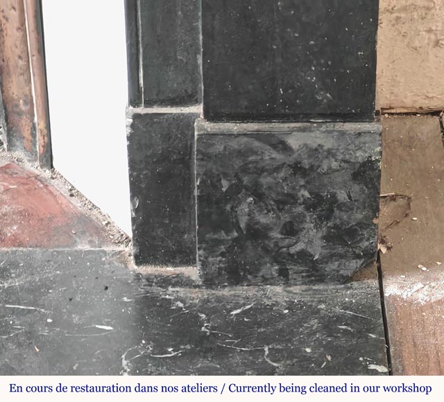 Cheminée de style Napoléon III à modillon sculptée en marbre noir Cheminée de style Napoléon III à modillon sculptée en marbre noir-7