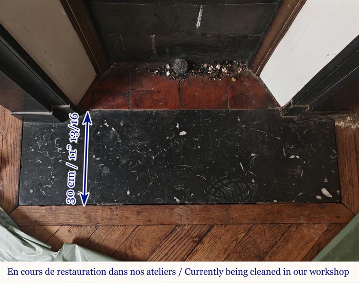 Cheminée de style Napoléon III à modillon sculptée en marbre noir Cheminée de style Napoléon III à modillon sculptée en marbre noir-8