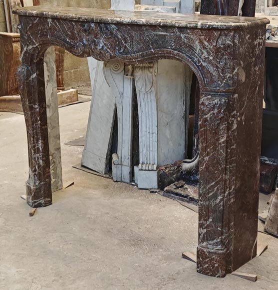 Cheminée de style Louis XV en marbre Rouge Royal décorée d'une coquille asymétrique Cheminée de style Louis XV en marbre Rouge Royal décorée d'une coquille asymétrique-7