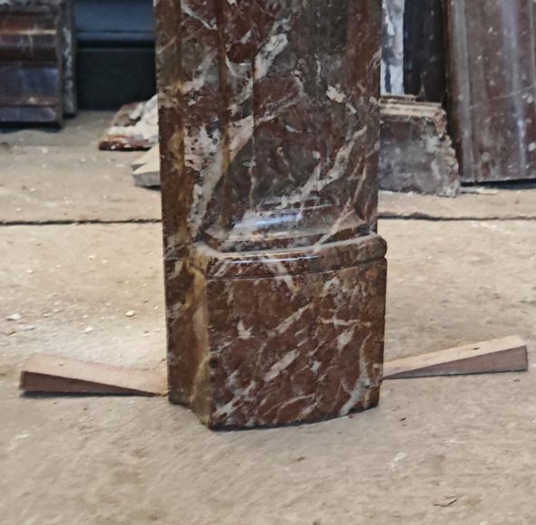 Cheminée de style Louis XV en marbre Rouge Royal décorée d'une coquille asymétrique Cheminée de style Louis XV en marbre Rouge Royal décorée d'une coquille asymétrique-9