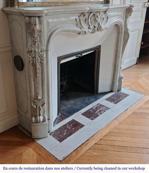 Cheminée de style Louis XV richement sculptée en marbre de Carrare Cheminée de style Louis XV richement sculptée en marbre de Carrare-4