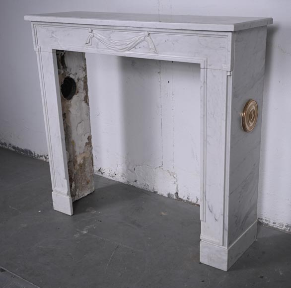 Petite cheminée de style Louis XVI au drapé sculptée en marbre de carrare Petite cheminée de style Louis XVI au drapé sculptée en marbre de carrare-6