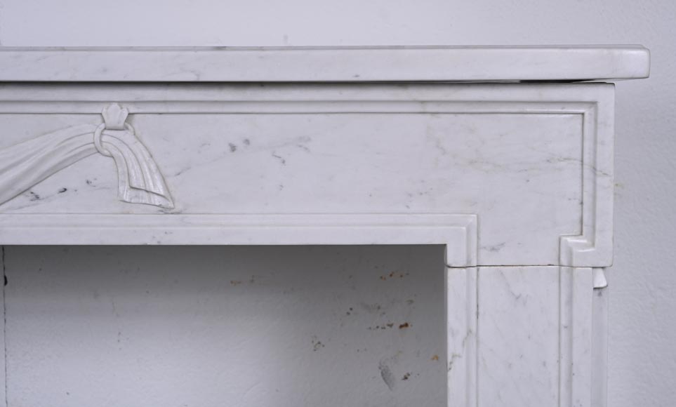 Petite cheminée de style Louis XVI au drapé sculptée en marbre de carrare Petite cheminée de style Louis XVI au drapé sculptée en marbre de carrare-7