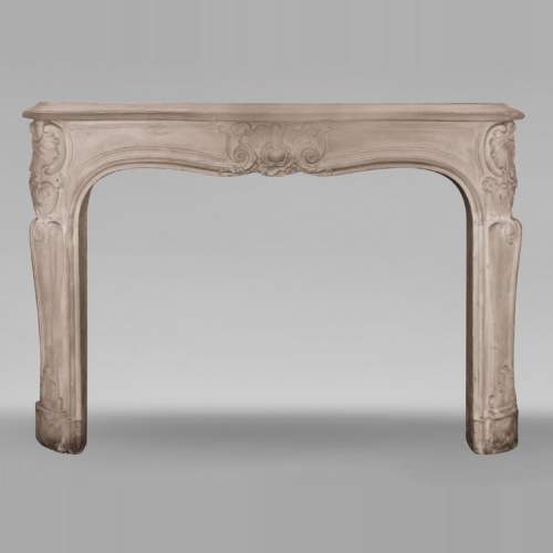 Cheminée de style Louis XV en pierre