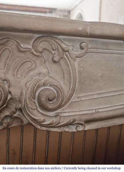 Cheminée de style Louis XV en pierre Cheminée de style Louis XV en pierre-4