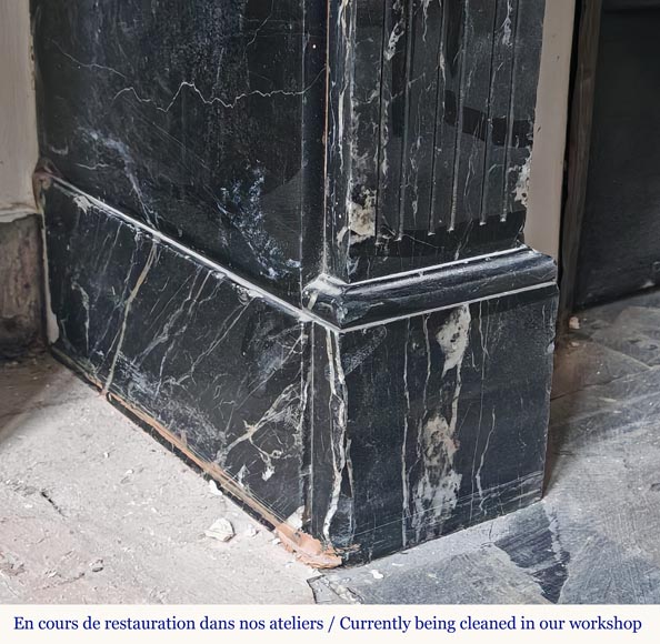 Cheminée de style Louis XVI moulurée en marbre noir Marquina Cheminée de style Louis XVI moulurée en marbre noir Marquina-4