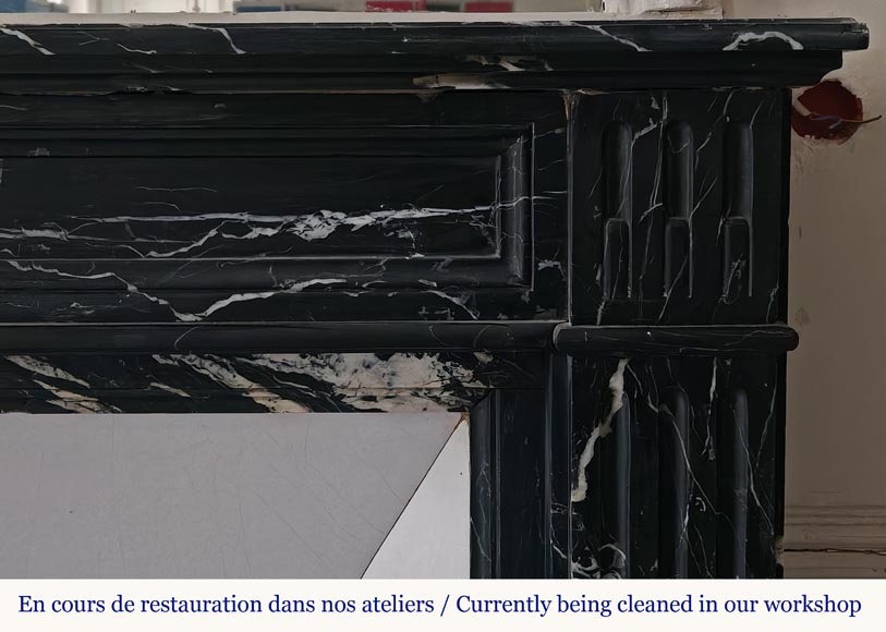 Cheminée de style Louis XVI moulurée en marbre noir Marquina Cheminée de style Louis XVI moulurée en marbre noir Marquina-6