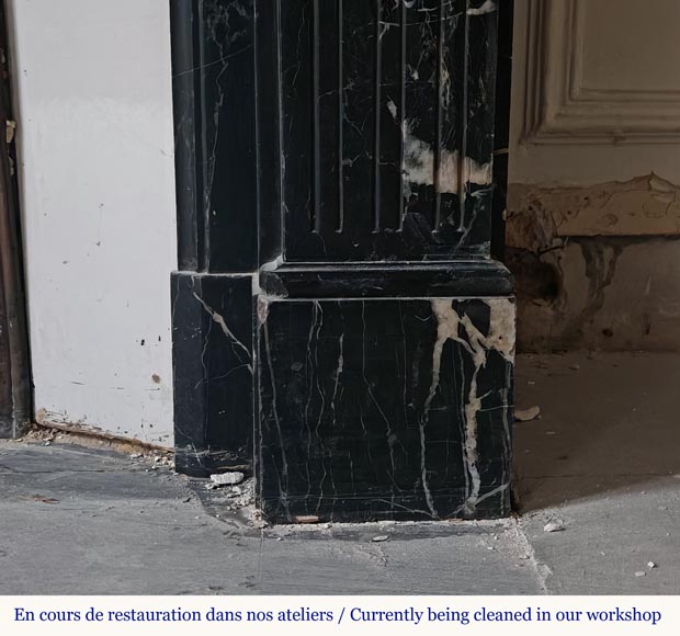 Cheminée de style Louis XVI moulurée en marbre noir Marquina Cheminée de style Louis XVI moulurée en marbre noir Marquina-7