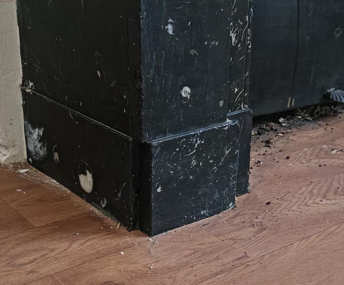 Cheminée de style Napoléon III à modillons en marbre noir moucheté Cheminée de style Napoléon III à modillons en marbre noir moucheté-4