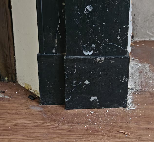 Cheminée de style Napoléon III à modillons en marbre noir moucheté Cheminée de style Napoléon III à modillons en marbre noir moucheté-7