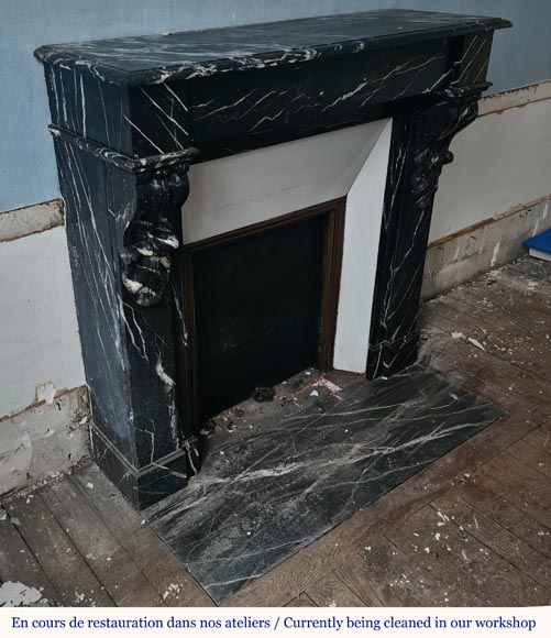 Cheminée de style Napélon III à modillons en marbre noir Marquina Cheminée de style Napélon III à modillons en marbre noir Marquina-2