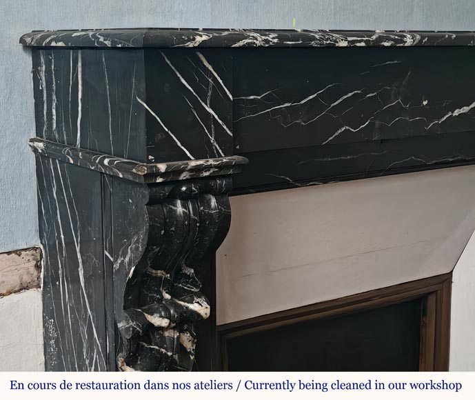 Cheminée de style Napélon III à modillons en marbre noir Marquina Cheminée de style Napélon III à modillons en marbre noir Marquina-3