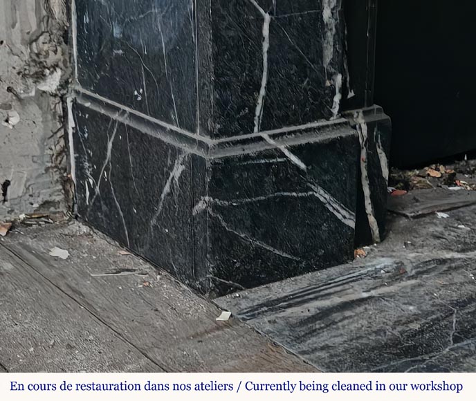 Cheminée de style Napélon III à modillons en marbre noir Marquina Cheminée de style Napélon III à modillons en marbre noir Marquina-4