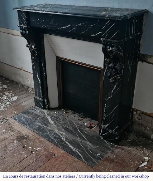 Cheminée de style Napélon III à modillons en marbre noir Marquina Cheminée de style Napélon III à modillons en marbre noir Marquina-5