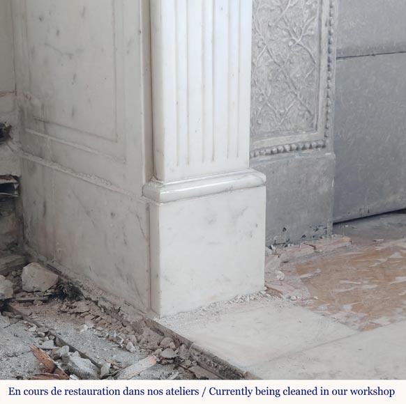 Cheminée de style Louis XVI en marbre demi statuaire décorée d'un perlé Cheminée de style Louis XVI en marbre demi statuaire décorée d'un perlé-5