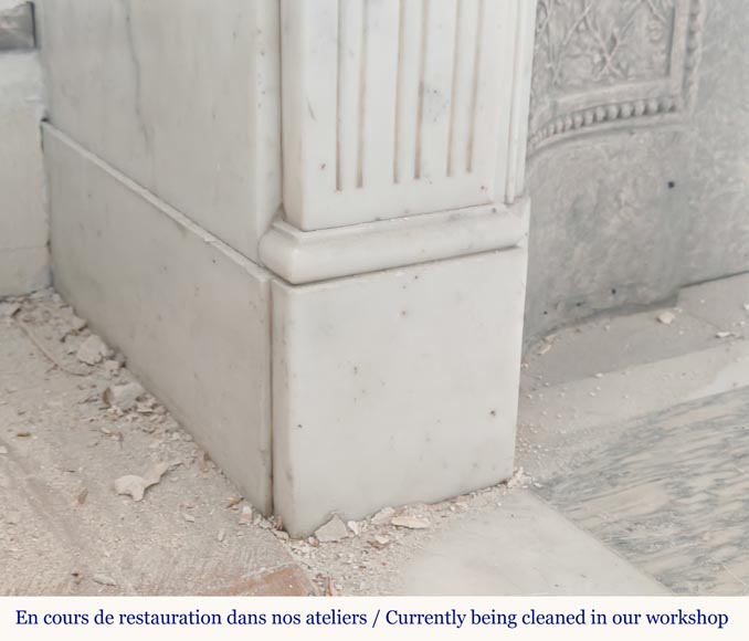 Cheminée de style Louis XVI en marbre demi statuaire ornée d'une frise de fleurs Cheminée de style Louis XVI en marbre demi statuaire ornée d'une frise de fleurs-5