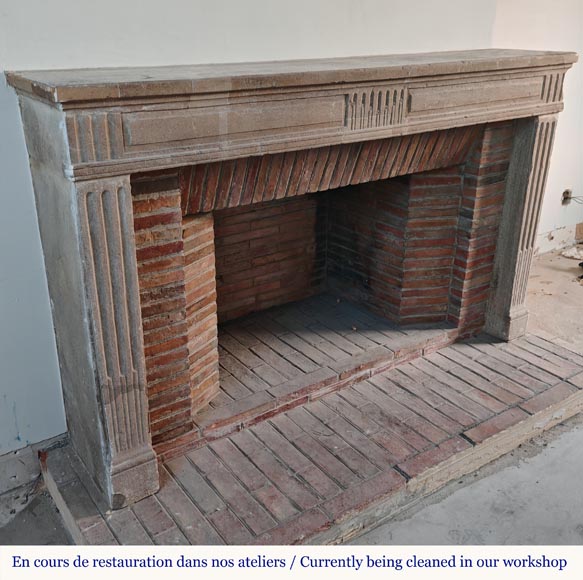 Cheminée de style Louis XVI en pierre décorée de cannelures Cheminée de style Louis XVI en pierre décorée de cannelures-2