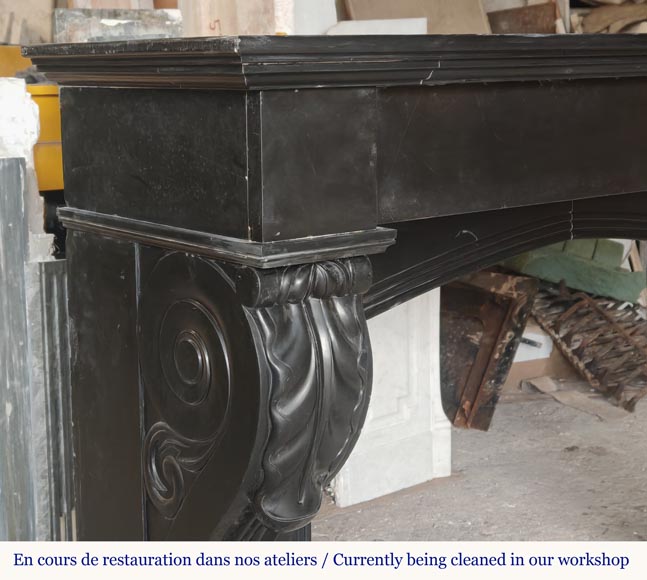 Cheminée aux pattes de lion en marbre noir fin Cheminée aux pattes de lion en marbre noir fin-3