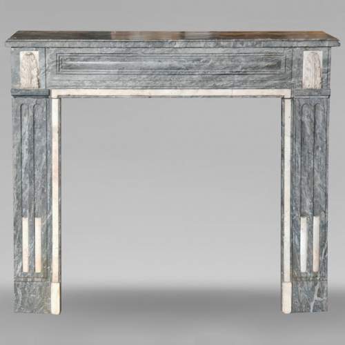 Cheminée d'époque Louis XVI bicolore en marbre Turquin décorée de feuilles d'acanthe