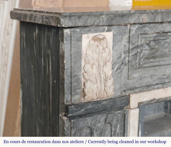 Cheminée d'époque Louis XVI bicolore en marbre Turquin décorée de feuilles d'acanthe Cheminée d'époque Louis XVI bicolore en marbre Turquin décorée de feuilles d'acanthe-3