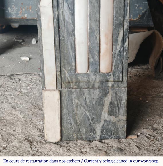 Cheminée d'époque Louis XVI bicolore en marbre Turquin décorée de feuilles d'acanthe Cheminée d'époque Louis XVI bicolore en marbre Turquin décorée de feuilles d'acanthe-8