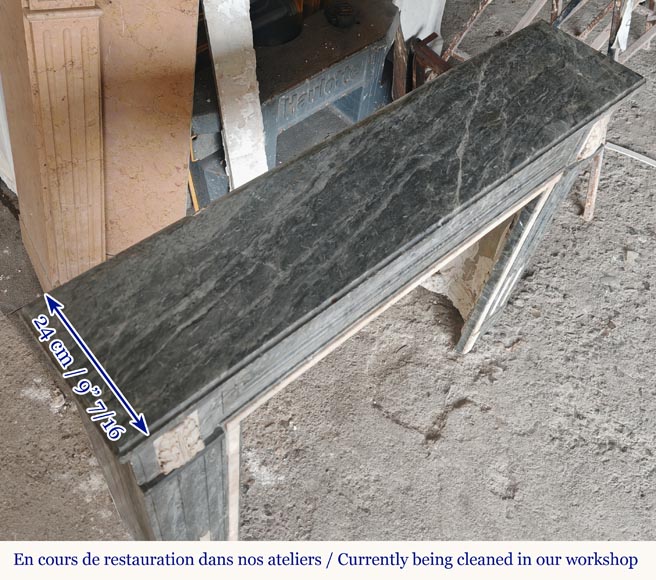 Cheminée d'époque Louis XVI bicolore en marbre Turquin décorée de feuilles d'acanthe Cheminée d'époque Louis XVI bicolore en marbre Turquin décorée de feuilles d'acanthe-9